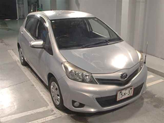 TOYOTA VITZ 2013