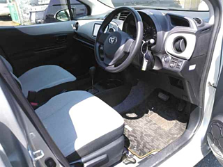 TOYOTA VITZ 2011