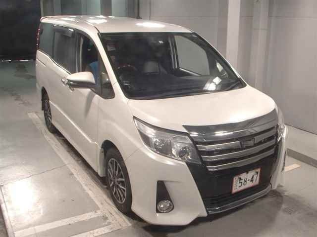 TOYOTA NOAH 2014