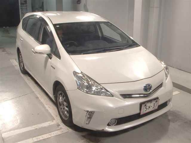 TOYOTA PRIUS ALPHA 2014