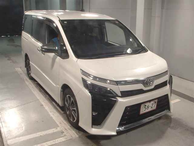 TOYOTA VOXY 2020
