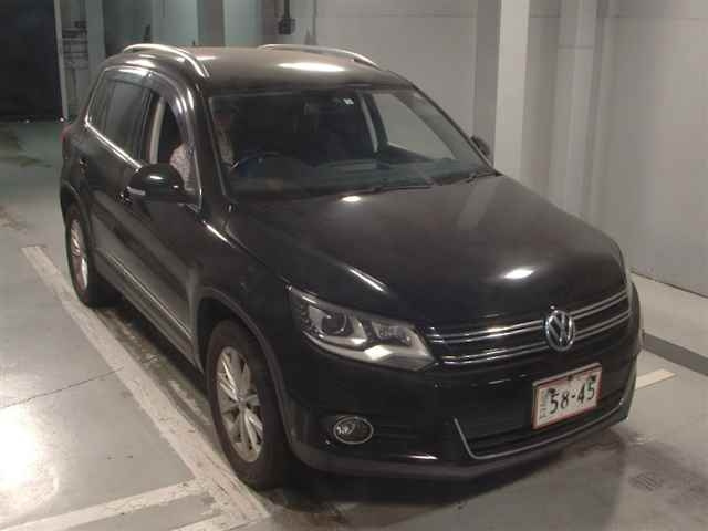 VOLKSWAGEN TIGUAN 2011