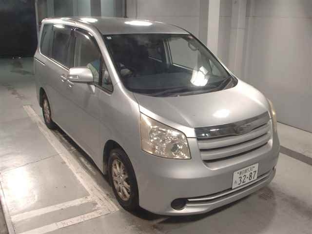 TOYOTA NOAH 2008