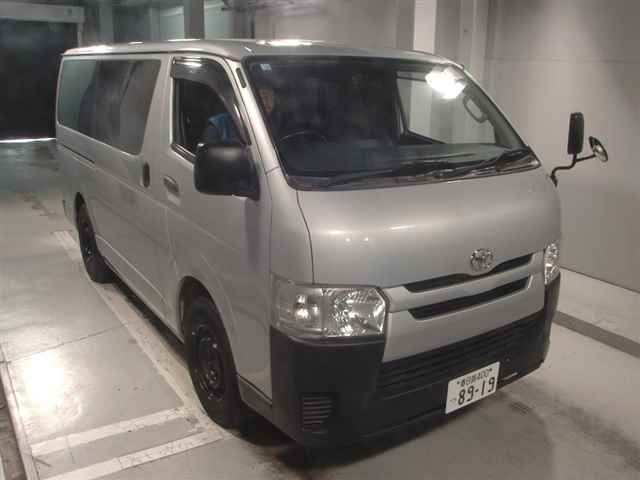 TOYOTA HIACE VAN 2015