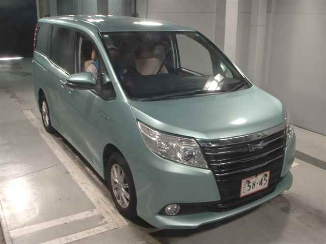 TOYOTA NOAH 2016