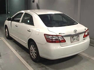 TOYOTA PREMIO 2011