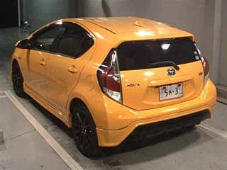 TOYOTA AQUA 2016