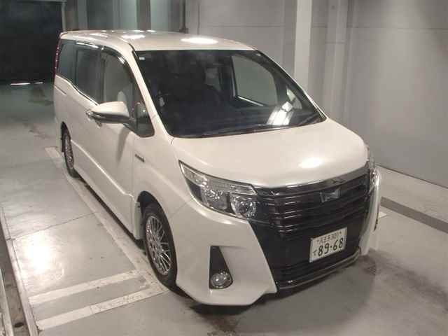 TOYOTA NOAH 2017