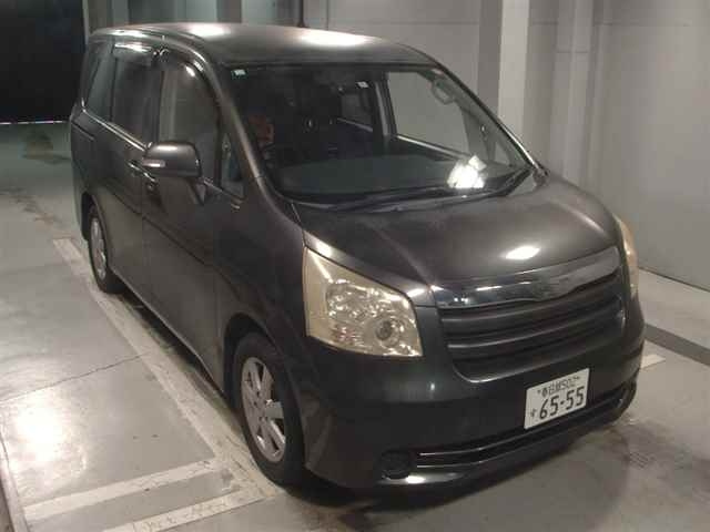 TOYOTA NOAH 2008