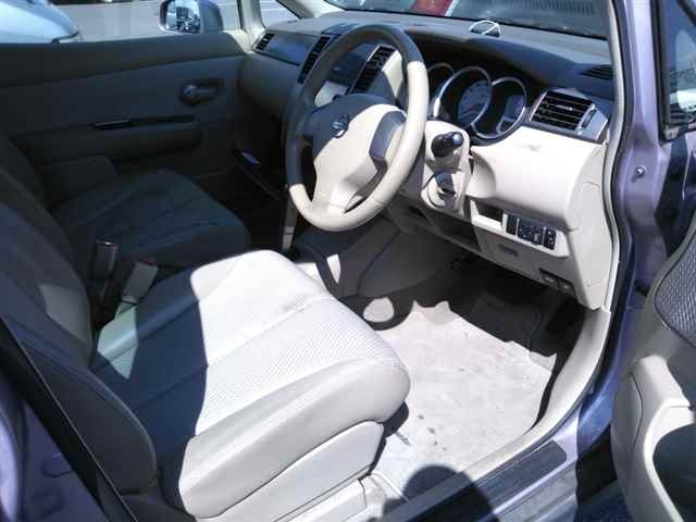 NISSAN TIIDA 2010