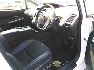 TOYOTA PRIUS ALPHA 2014