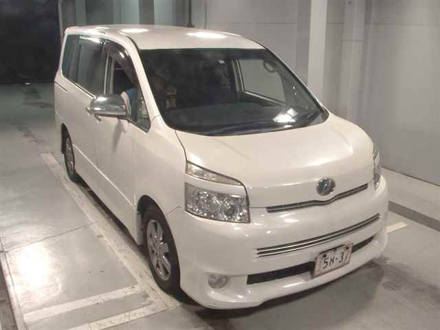 TOYOTA VOXY 2010