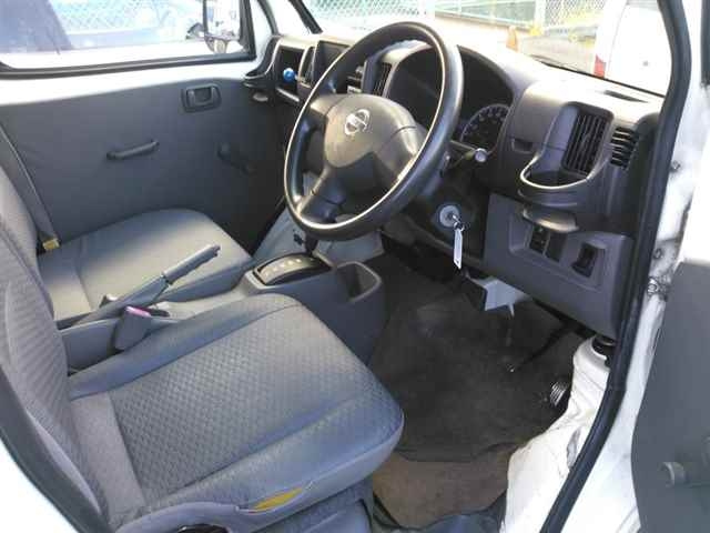 NISSAN CLIPPER TRUCK 2013
