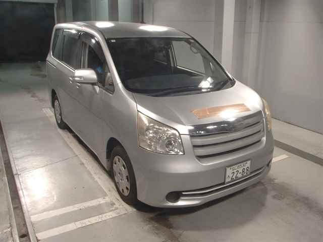 TOYOTA NOAH 2008