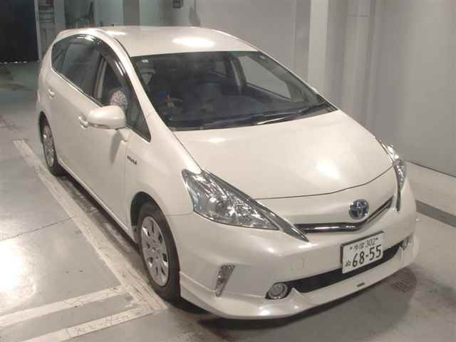 TOYOTA PRIUS ALPHA 2013