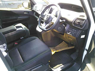 NISSAN SERENA 2017