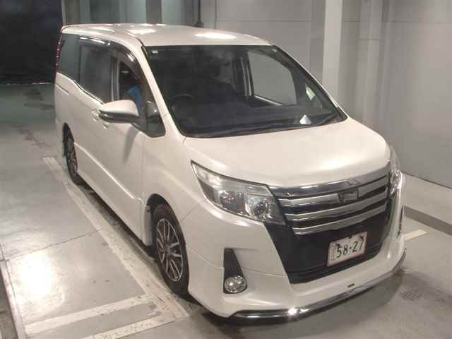 TOYOTA NOAH 2014