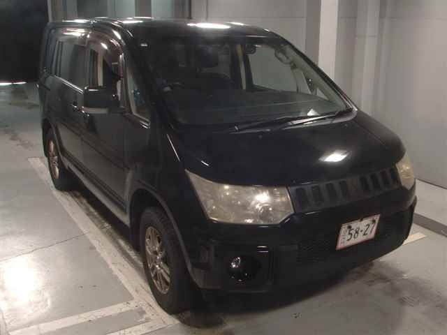 MITSUBISHI DELICA D5 2013