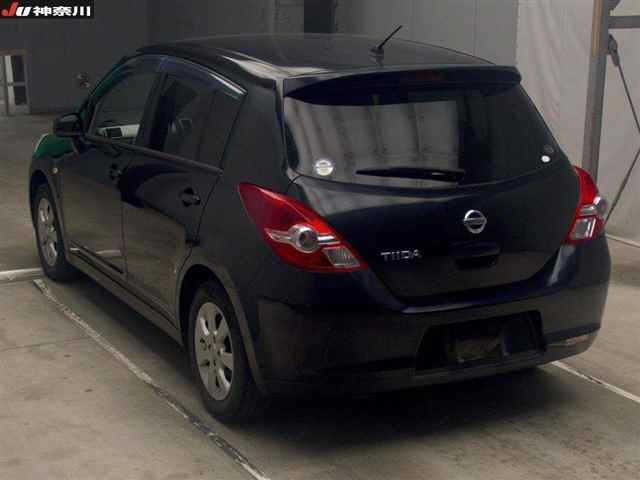 NISSAN TIIDA 2011