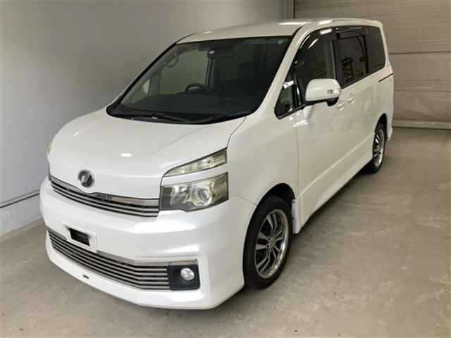 TOYOTA VOXY 2012
