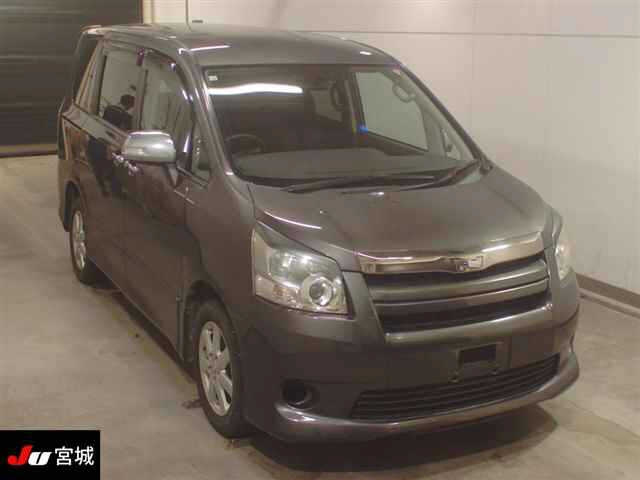 TOYOTA NOAH 2008
