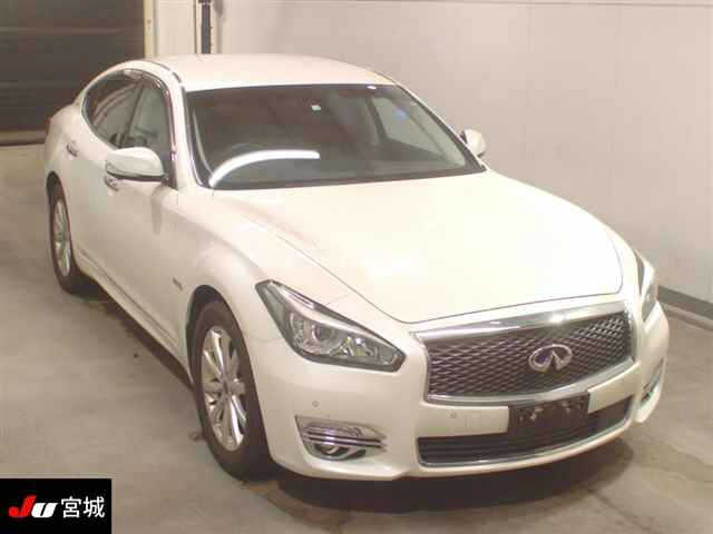 NISSAN FUGA 2018