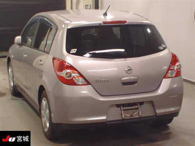 NISSAN TIIDA 2010