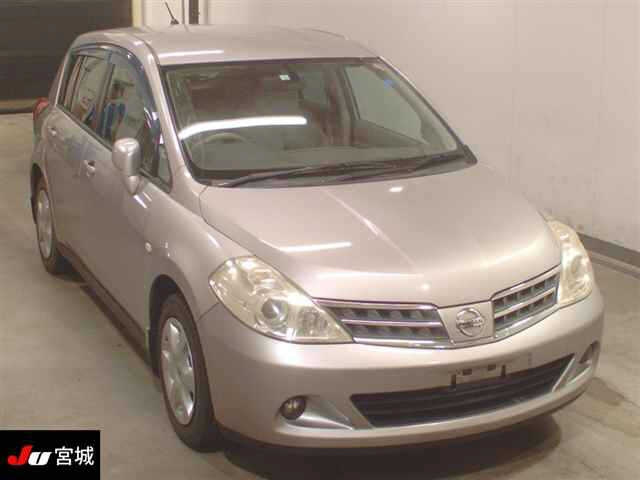 NISSAN TIIDA 2010