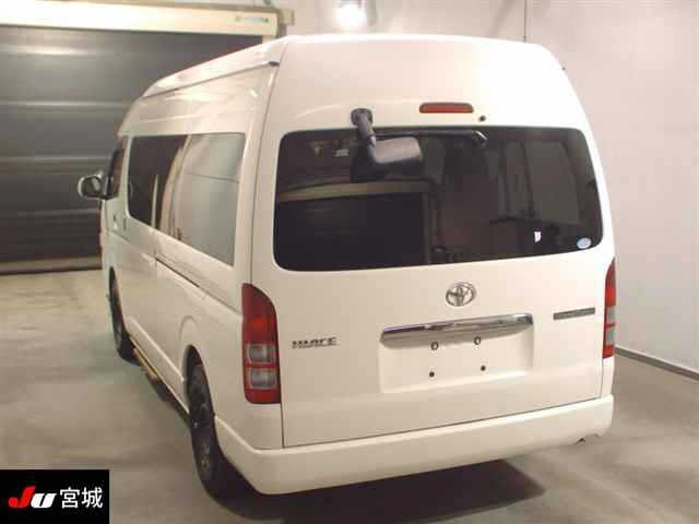 TOYOTA HIACE 2012