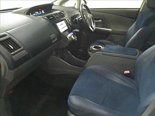 TOYOTA PRIUS ALPHA 2012