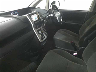 TOYOTA VOXY 2012