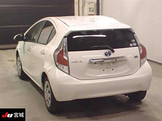 TOYOTA AQUA 2016