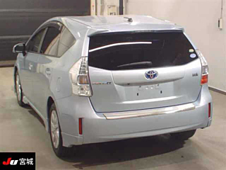TOYOTA PRIUS ALPHA 2012