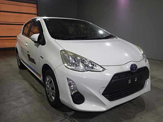 TOYOTA AQUA 2015