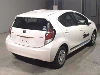 TOYOTA AQUA 2015