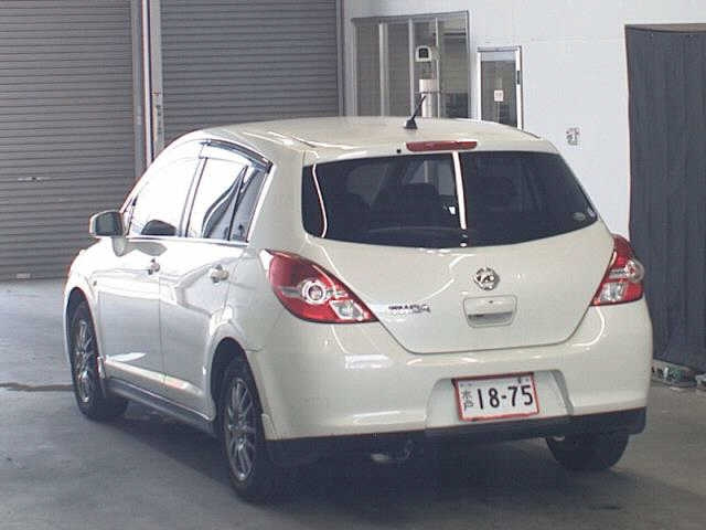 NISSAN TIIDA 2011