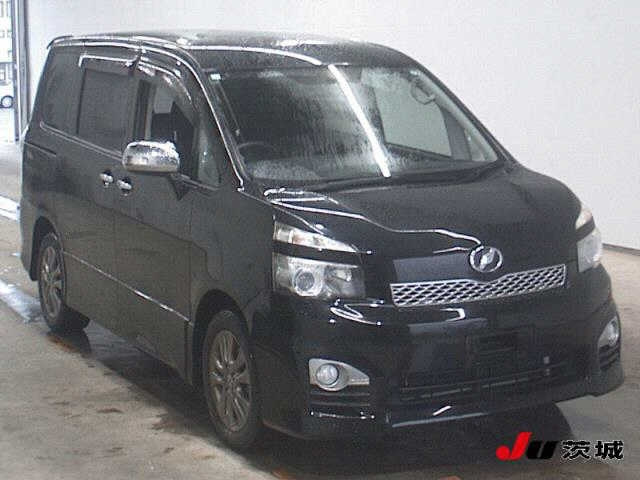 TOYOTA VOXY 2011