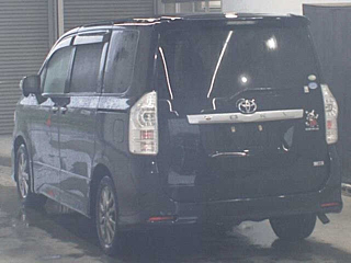 TOYOTA VOXY 2011
