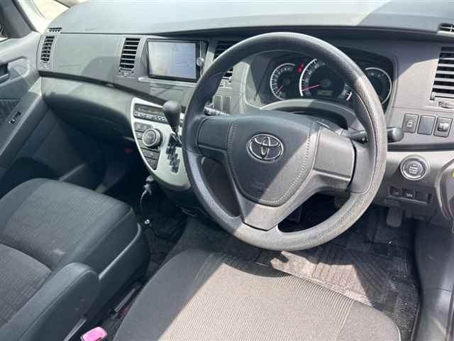 TOYOTA ISIS 2013