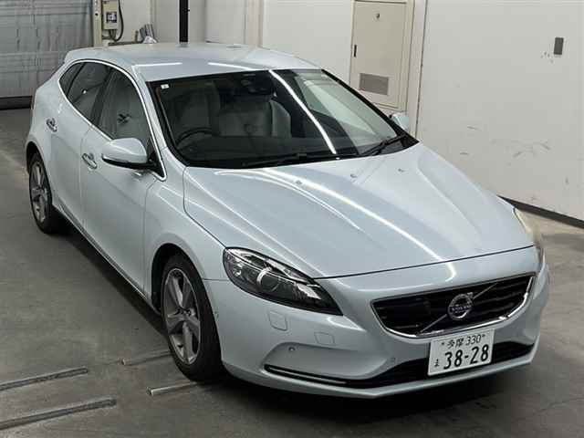 VOLVO V40 2013