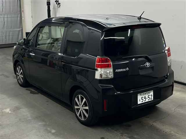TOYOTA SPADE 2013