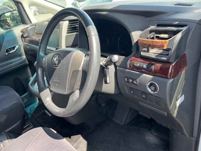 TOYOTA VELLFIRE 2012