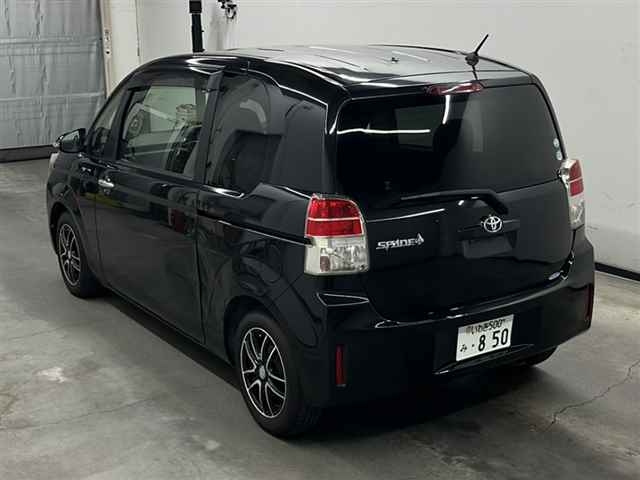 TOYOTA SPADE 2013