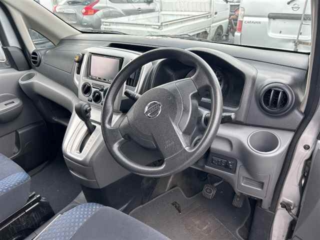 NISSAN NV200 2010