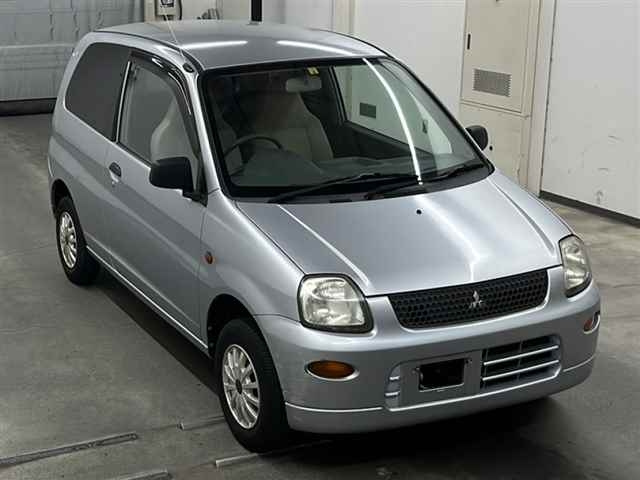 MITSUBISHI MINICA 2011
