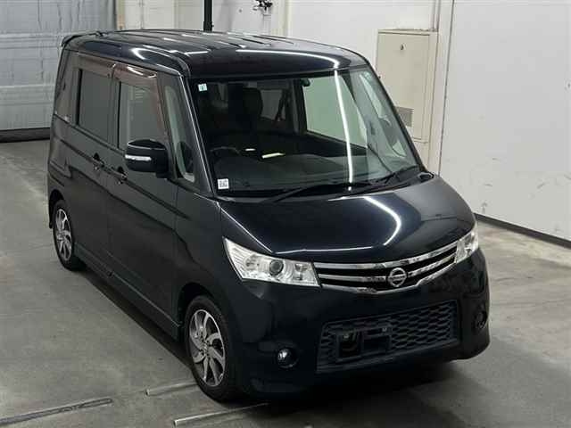 NISSAN ROOX 2013