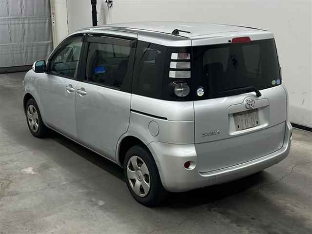 TOYOTA SIENTA 2010