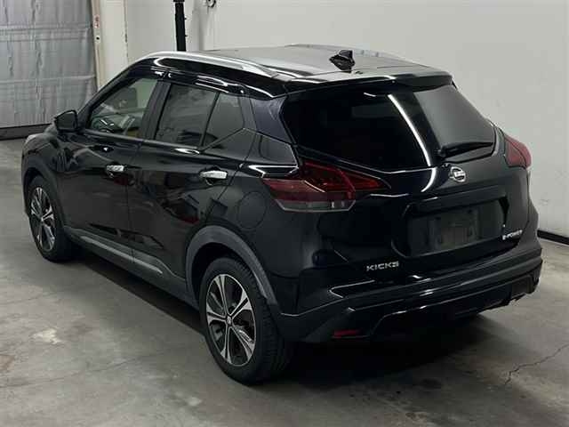 NISSAN KIX 2020