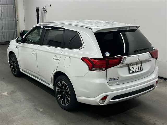MITSUBISHI OUTLANDER PHEV 2016