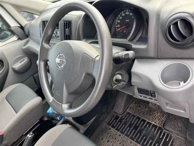 NISSAN NV200 2020